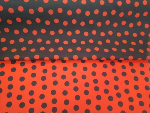 POPELIN ROJO LUNARES NEGROS